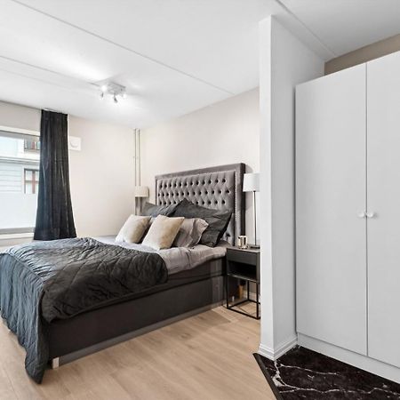 Luxurious Modern Room In Central Oslo - Eur 4K Expensive Bed And 82" Cinematic Tv Exterior photo
