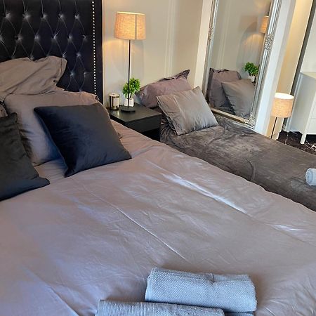 Luxurious Modern Room In Central Oslo - Eur 4K Expensive Bed And 82" Cinematic Tv Exterior photo