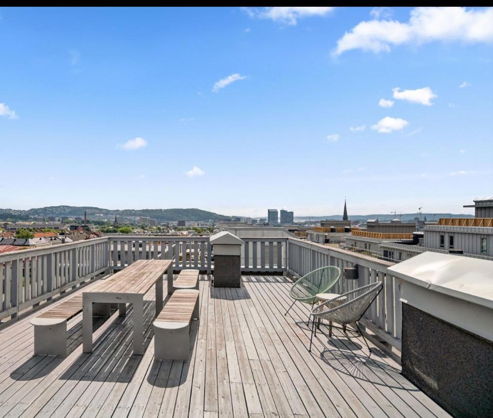 Luxurious Modern Room In Central Oslo - Eur 4K Expensive Bed And 82" Cinematic Tv Exterior photo