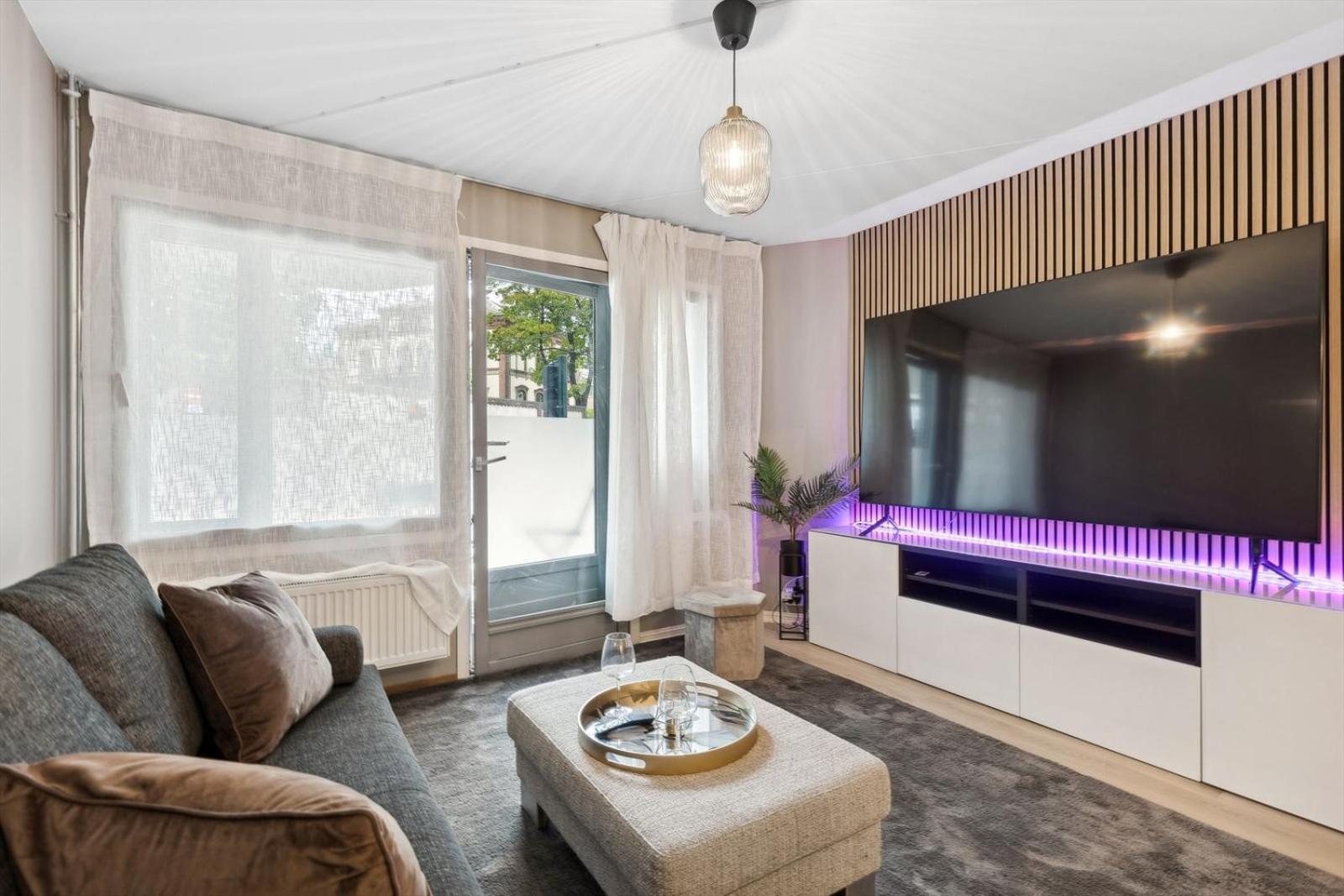 Luxurious Modern Room In Central Oslo - Eur 4K Expensive Bed And 82" Cinematic Tv Exterior photo