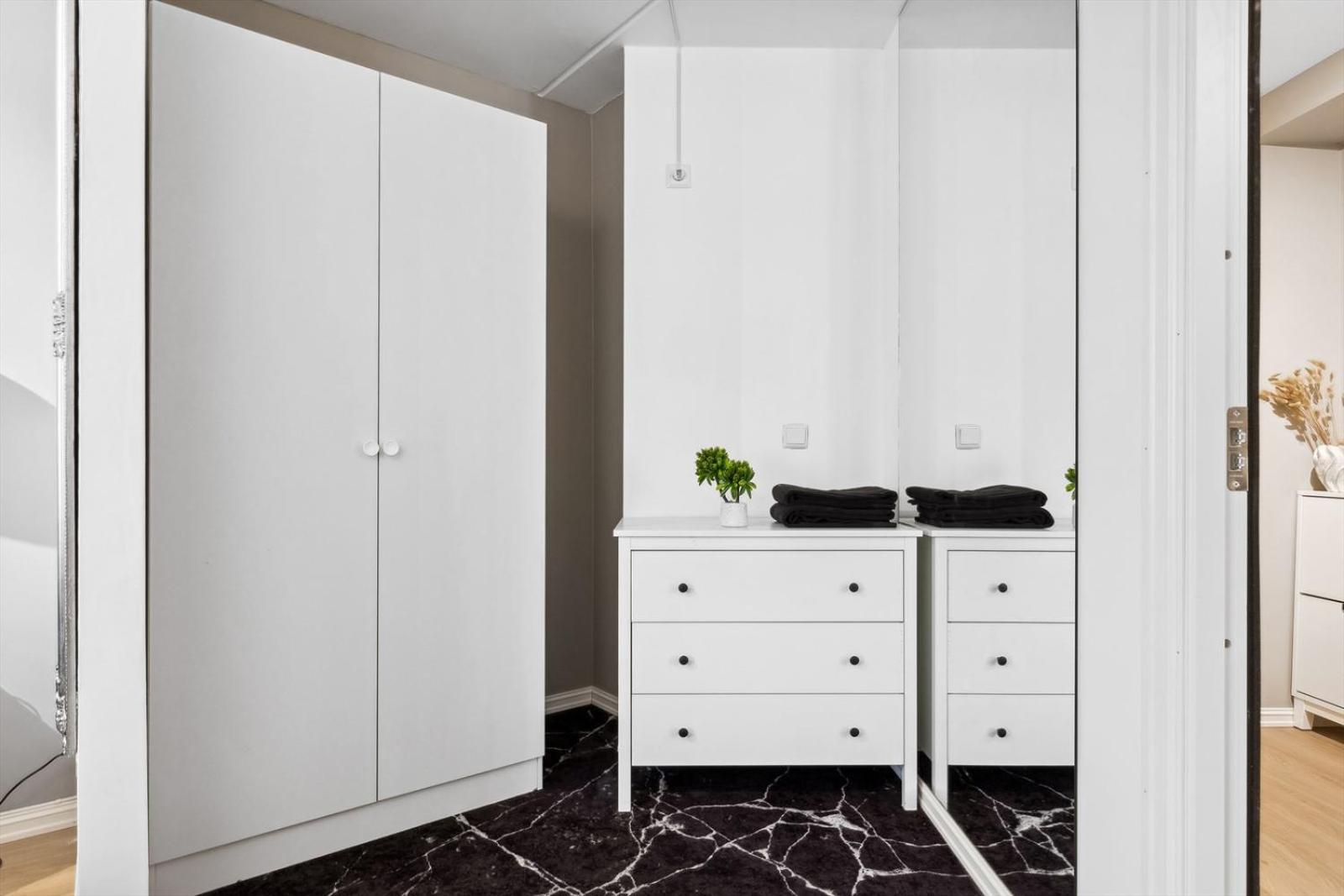 Luxurious Modern Room In Central Oslo - Eur 4K Expensive Bed And 82" Cinematic Tv Exterior photo