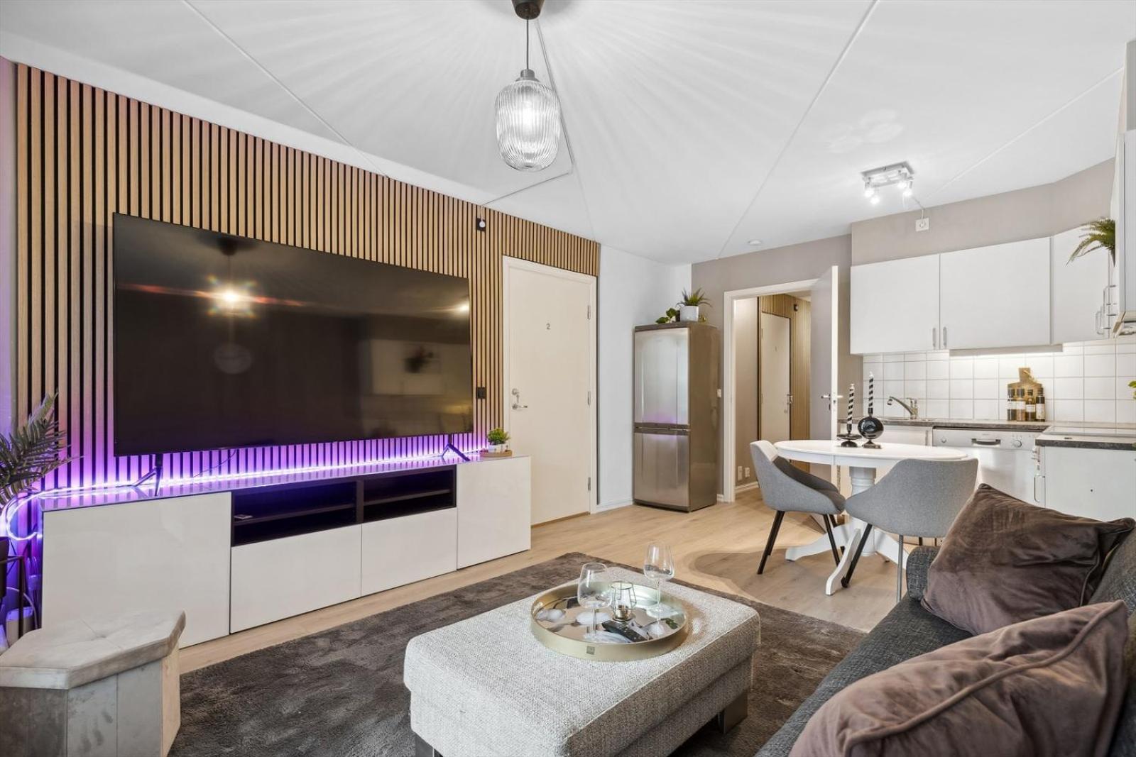 Luxurious Modern Room In Central Oslo - Eur 4K Expensive Bed And 82" Cinematic Tv Exterior photo