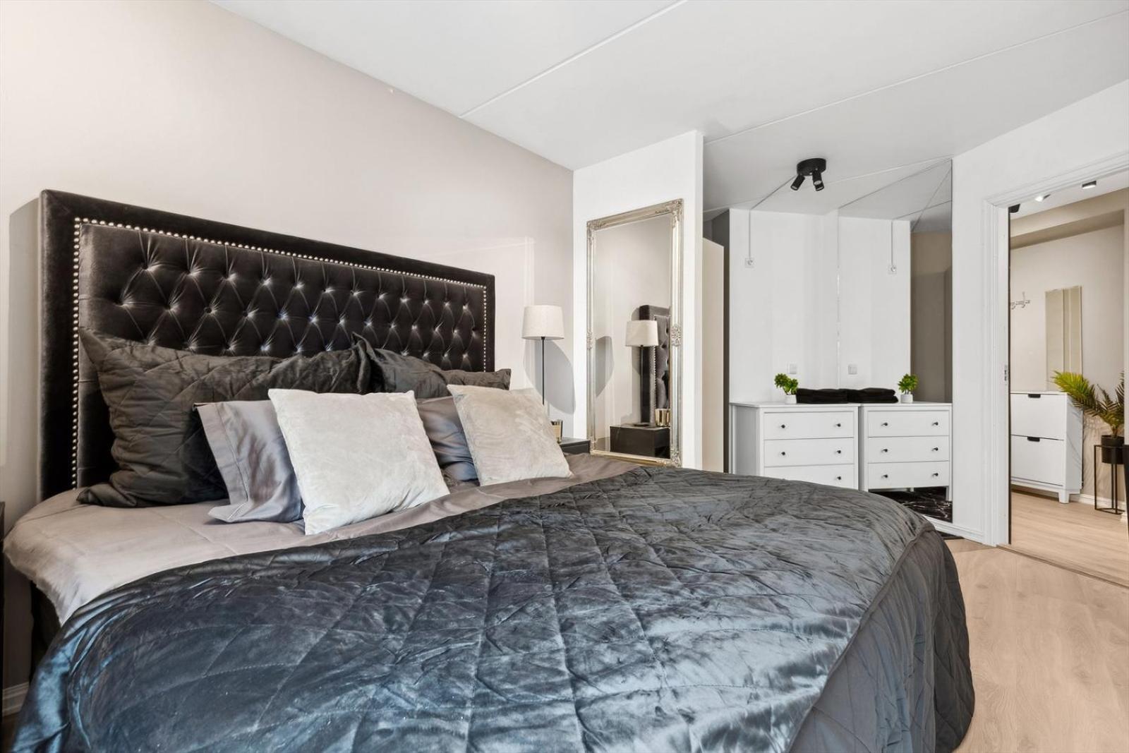 Luxurious Modern Room In Central Oslo - Eur 4K Expensive Bed And 82" Cinematic Tv Exterior photo