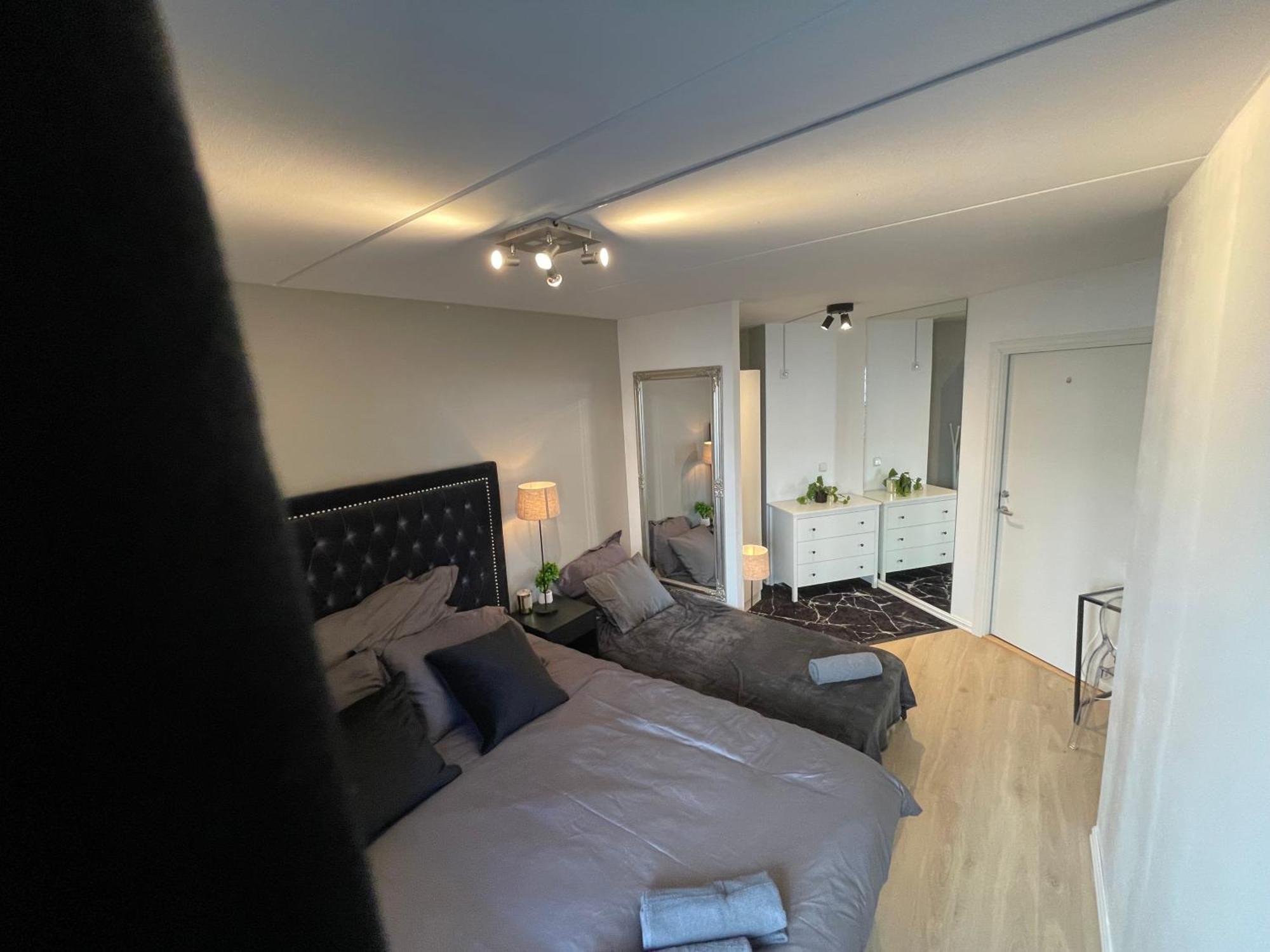 Luxurious Modern Room In Central Oslo - Eur 4K Expensive Bed And 82" Cinematic Tv Exterior photo