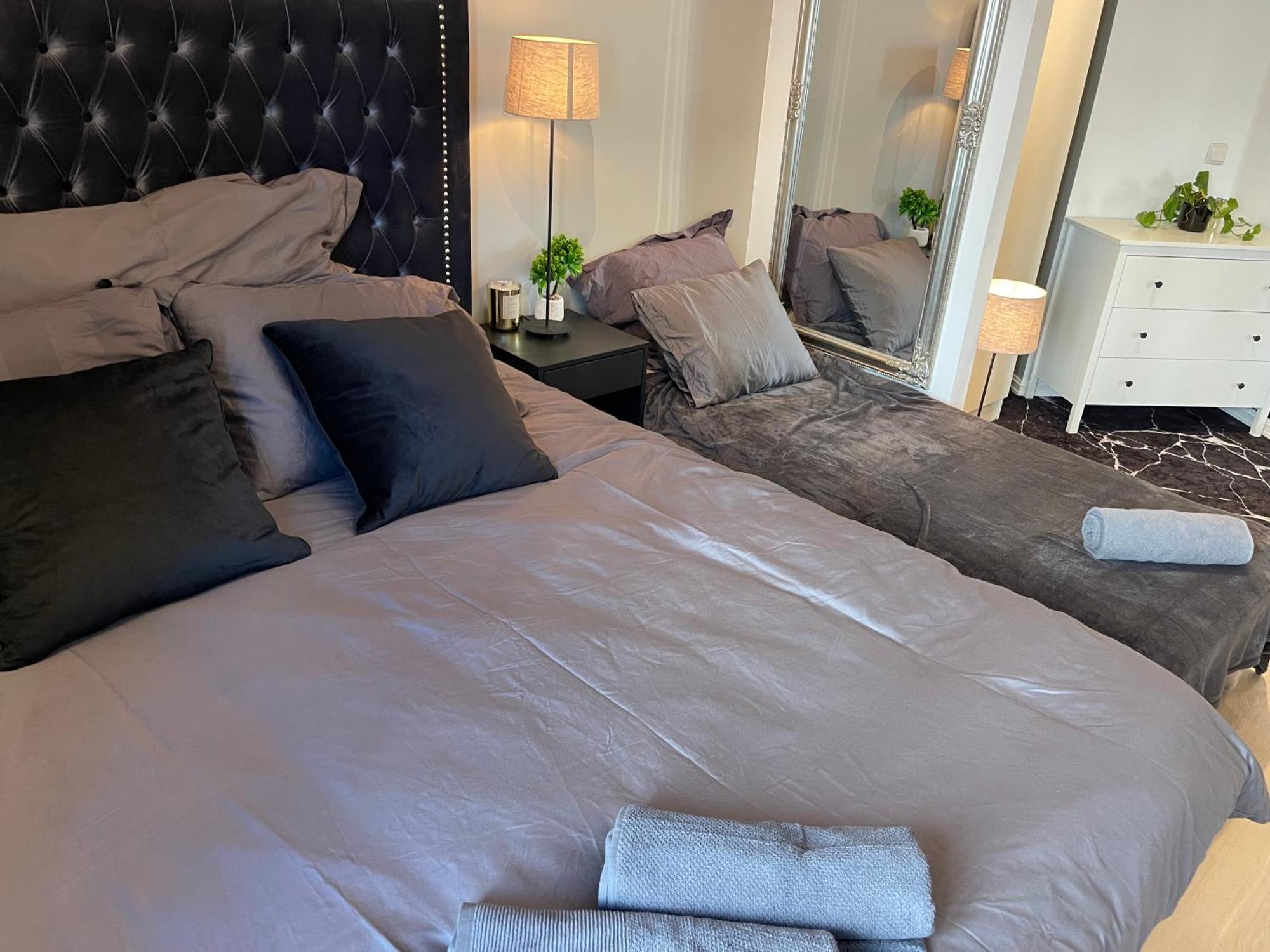 Luxurious Modern Room In Central Oslo - Eur 4K Expensive Bed And 82" Cinematic Tv Exterior photo