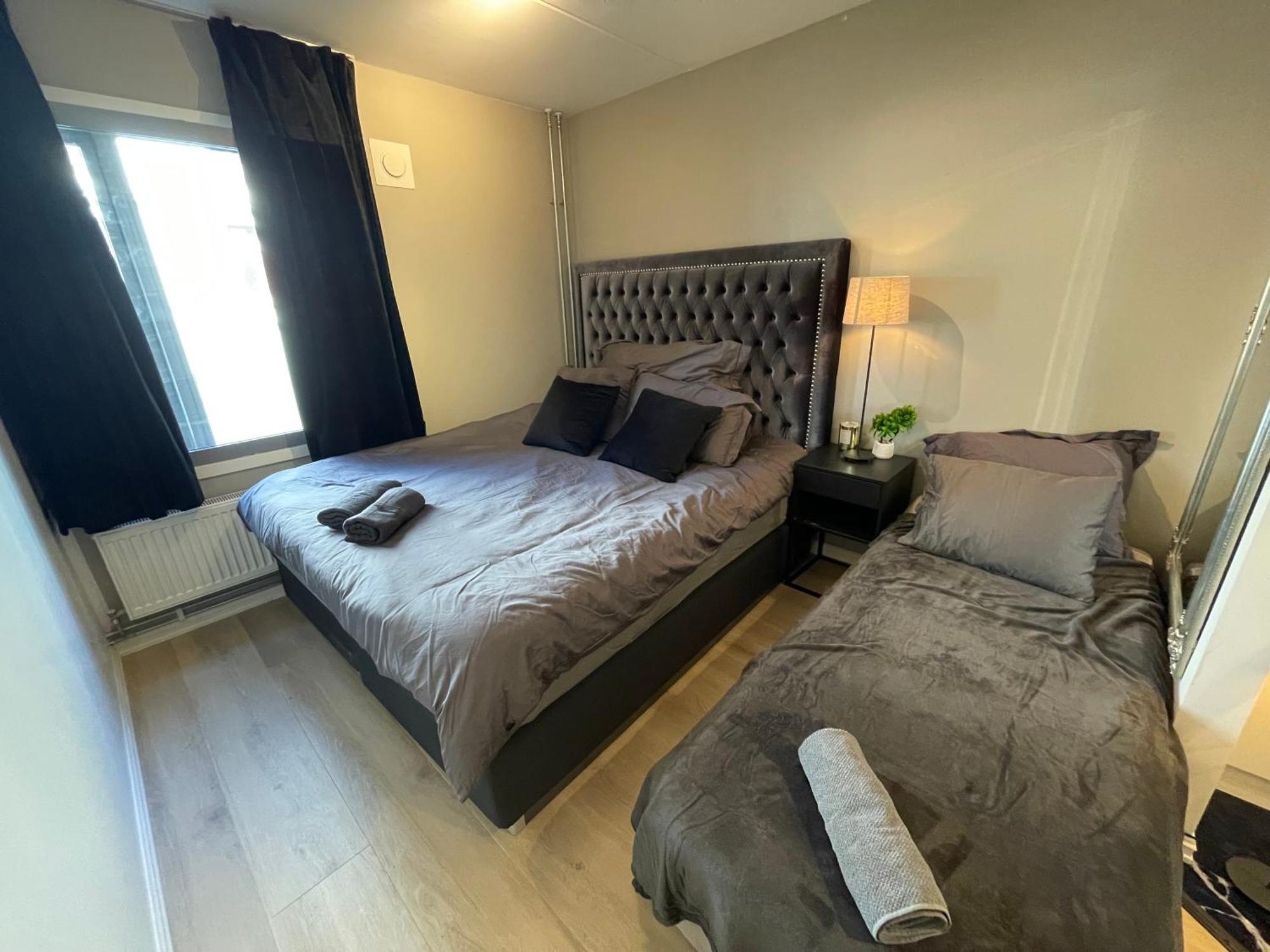 Luxurious Modern Room In Central Oslo - Eur 4K Expensive Bed And 82" Cinematic Tv Exterior photo