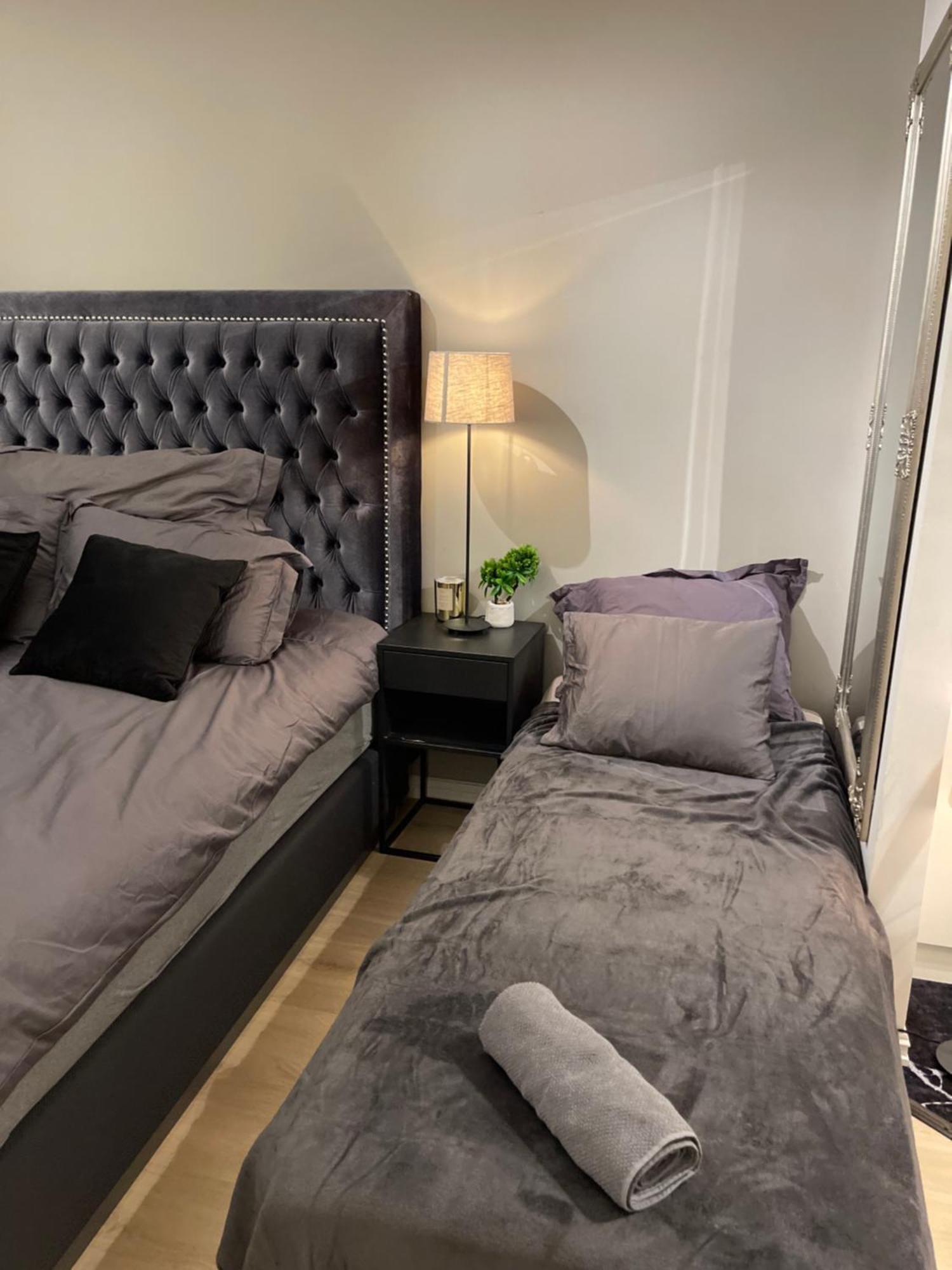 Luxurious Modern Room In Central Oslo - Eur 4K Expensive Bed And 82" Cinematic Tv Exterior photo