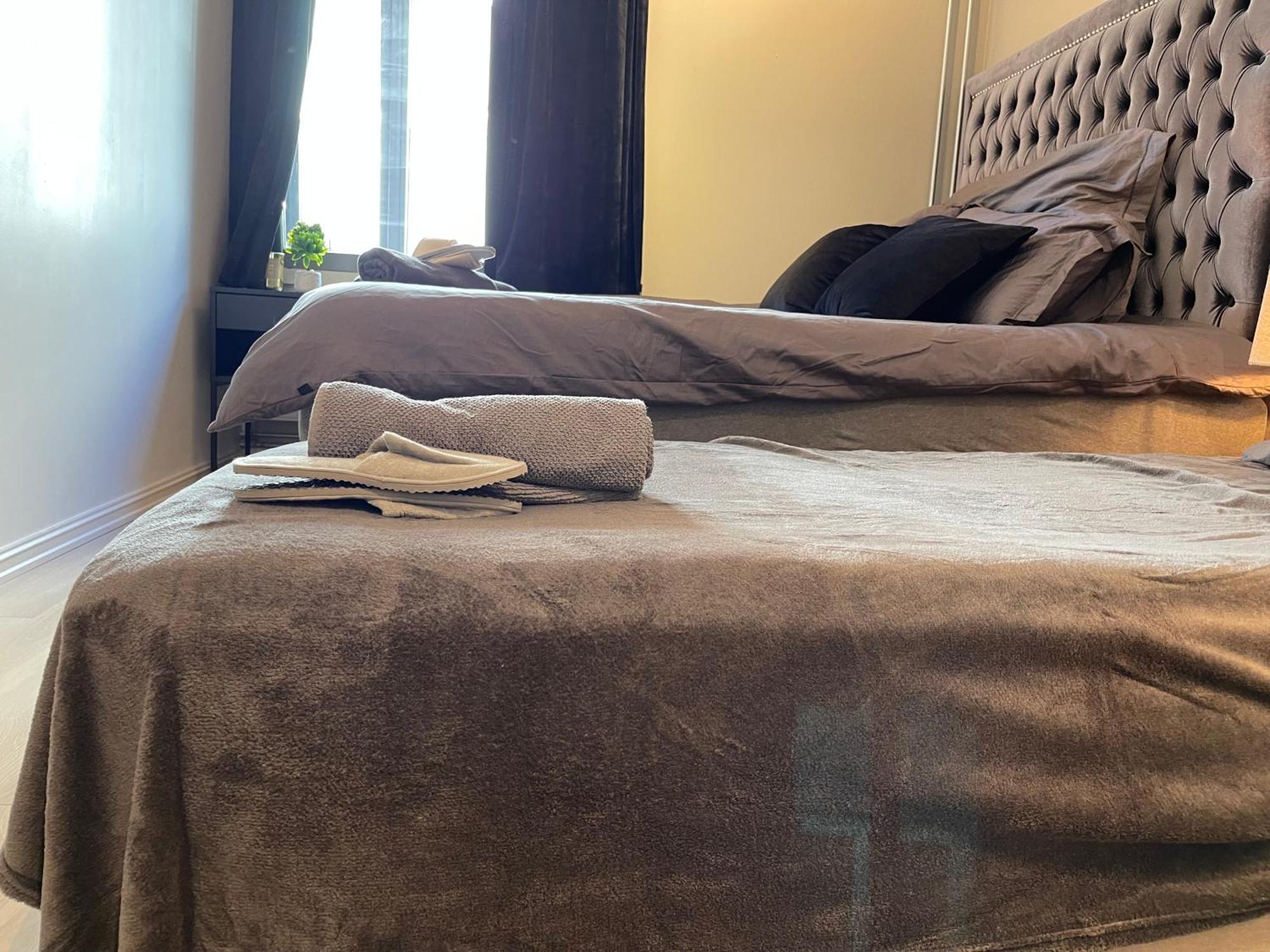 Luxurious Modern Room In Central Oslo - Eur 4K Expensive Bed And 82" Cinematic Tv Exterior photo